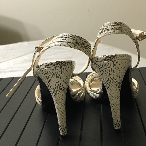 Lauren Ralph Heel - Picture 4 of 6